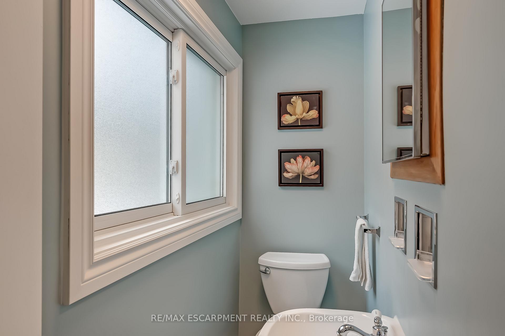 Photo 31 of 368 East Side Crescent, Burlington, Brant — HOMEH