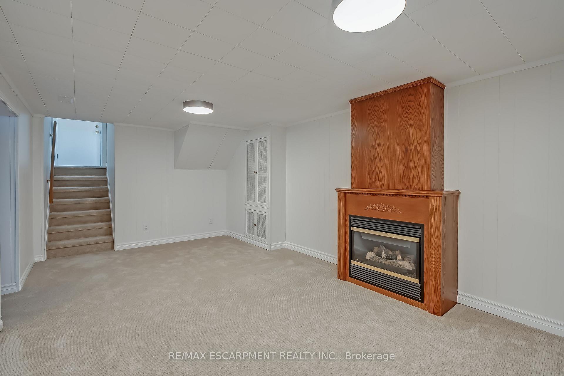Photo 33 of 368 East Side Crescent, Burlington, Brant — HOMEH