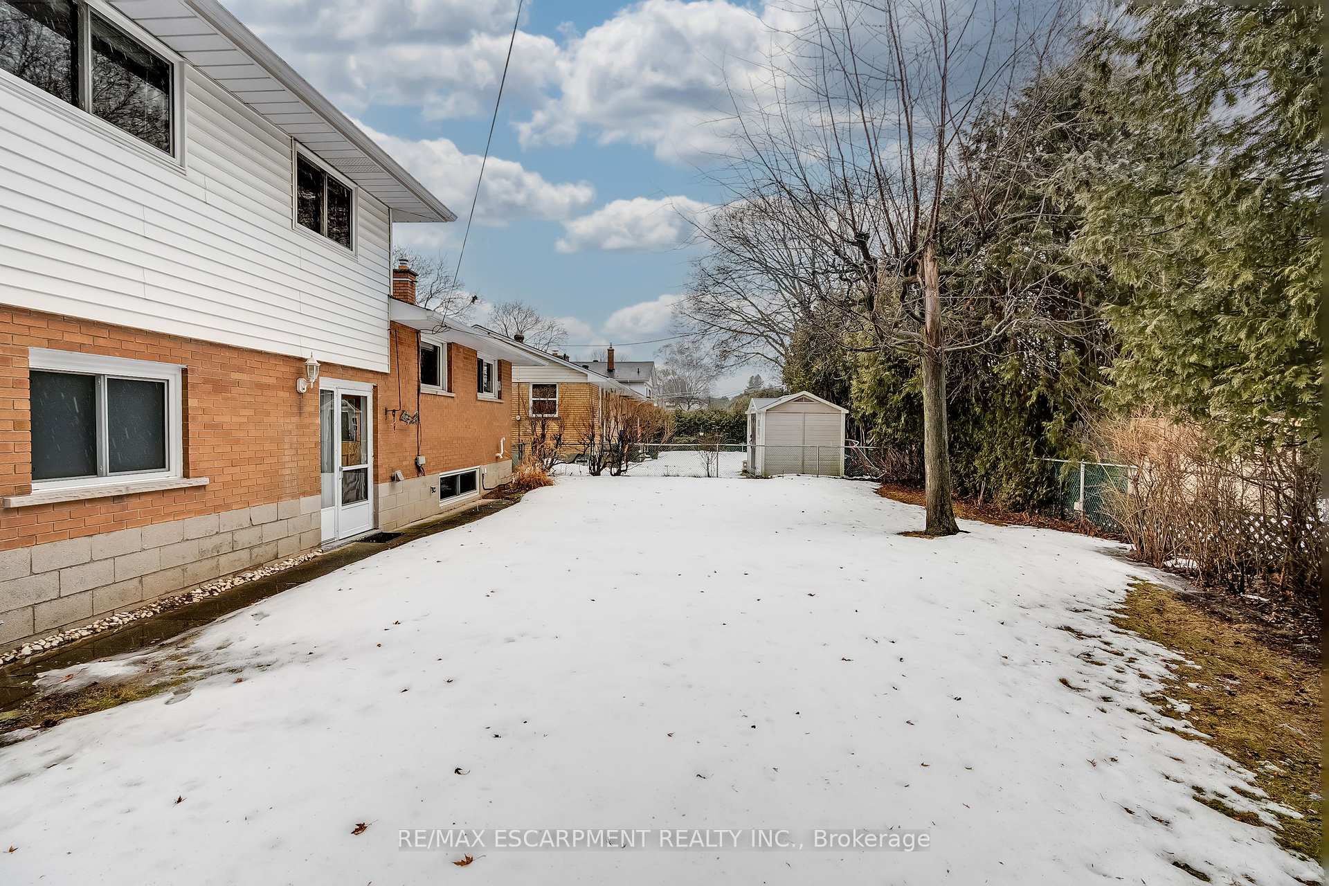 Photo 37 of 368 East Side Crescent, Burlington, Brant — HOMEH