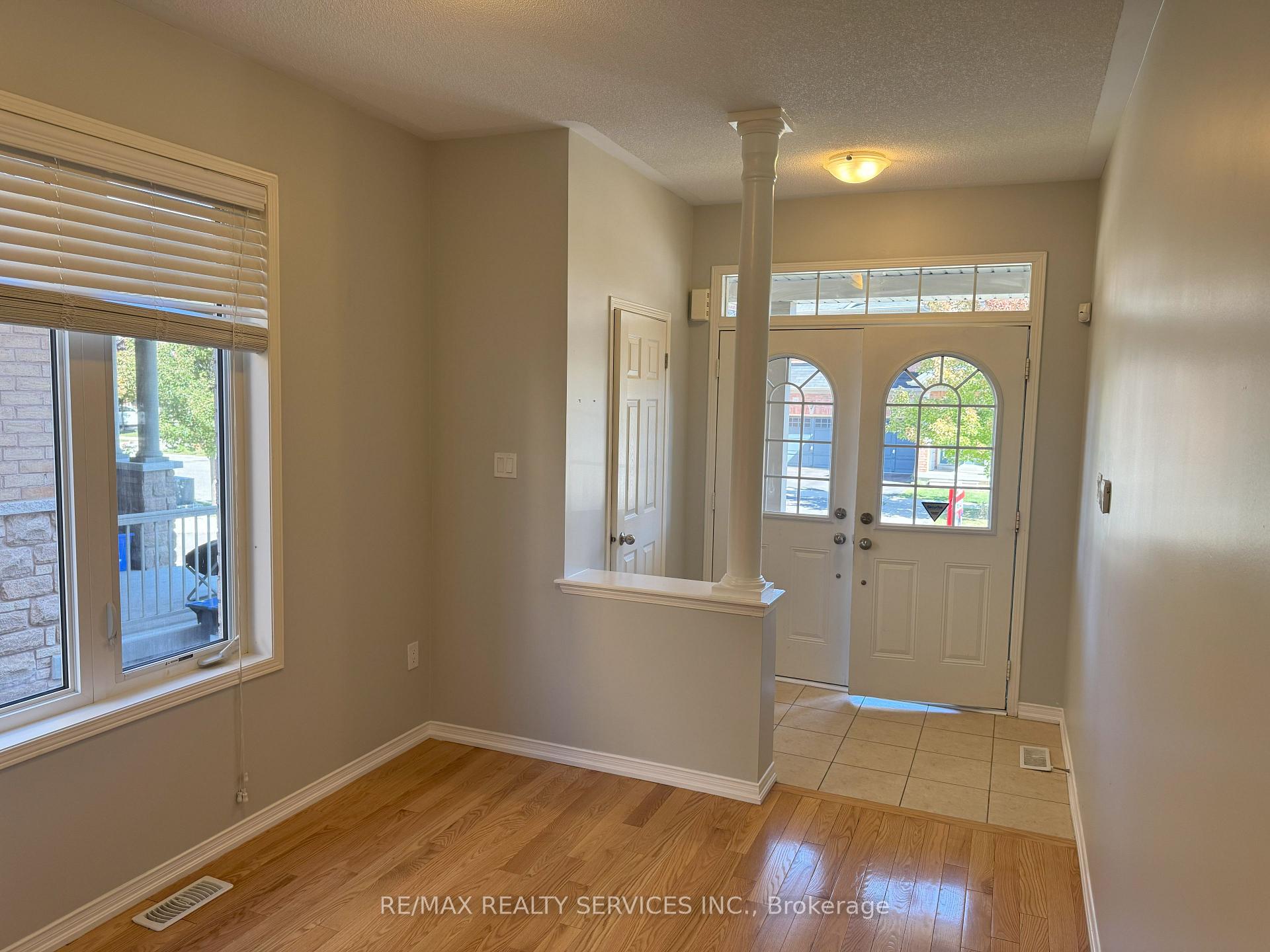 Photo 3 of 12 Sussexvale Drive, Brampton, Sandringham-Wellington — HOMEH