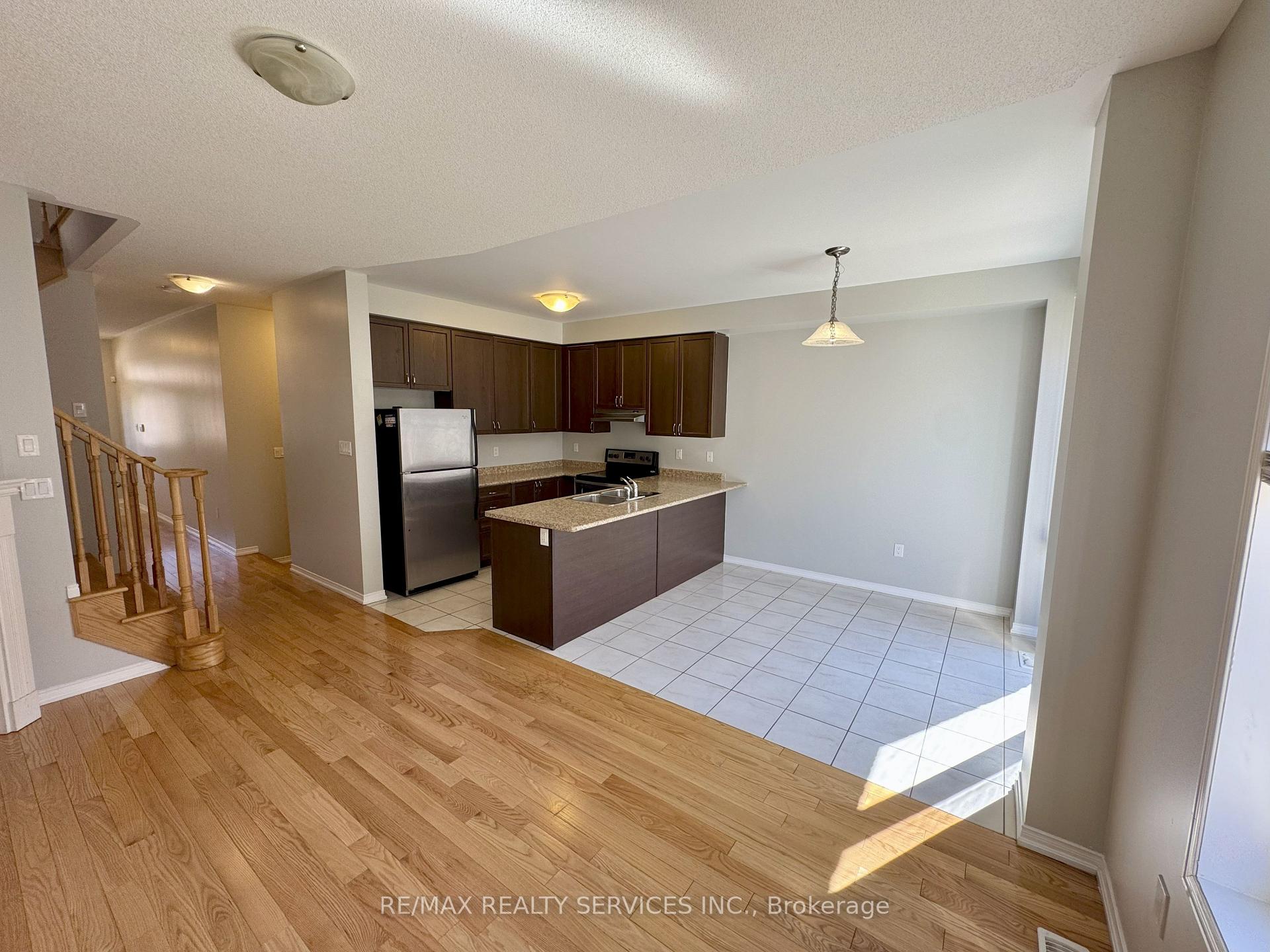 Photo 8 of 12 Sussexvale Drive, Brampton, Sandringham-Wellington — HOMEH
