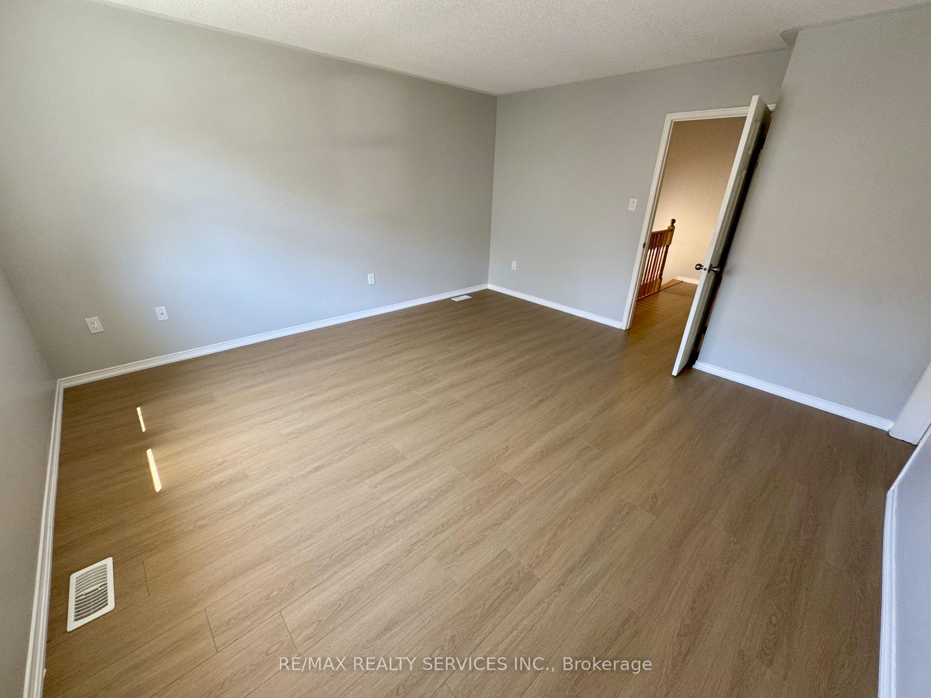 Photo 13 of 12 Sussexvale Drive, Brampton, Sandringham-Wellington — HOMEH