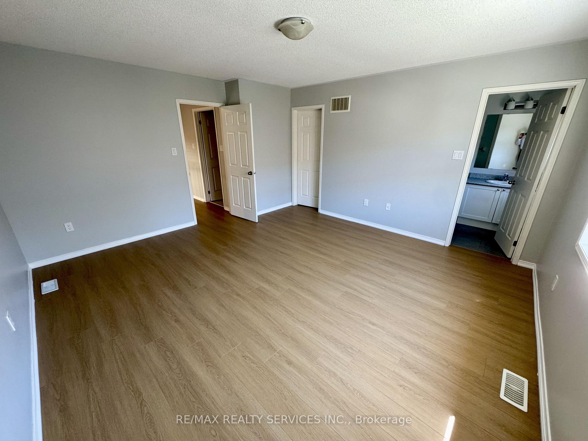 Photo 14 of 12 Sussexvale Drive, Brampton, Sandringham-Wellington — HOMEH