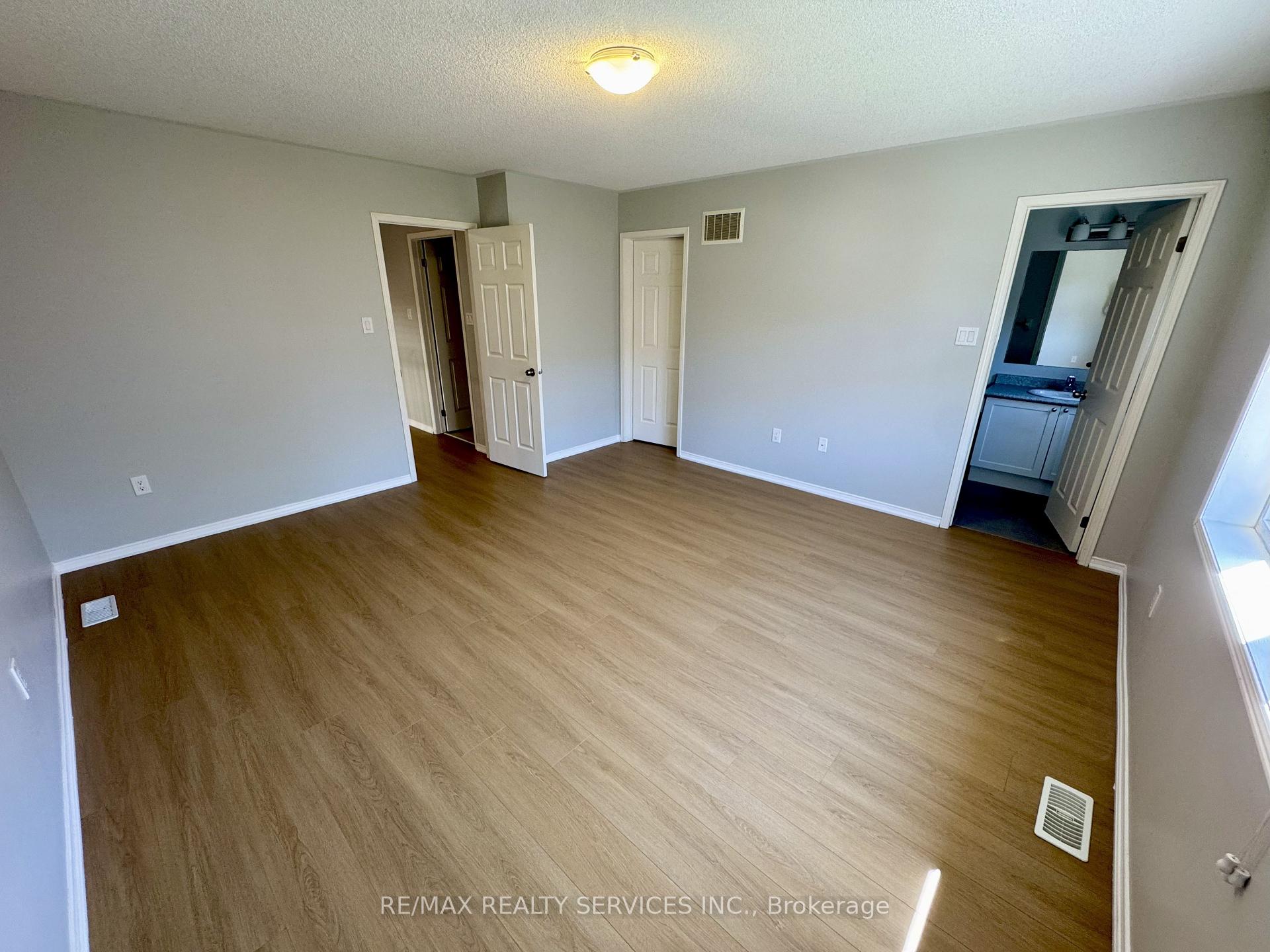 Photo 15 of 12 Sussexvale Drive, Brampton, Sandringham-Wellington — HOMEH