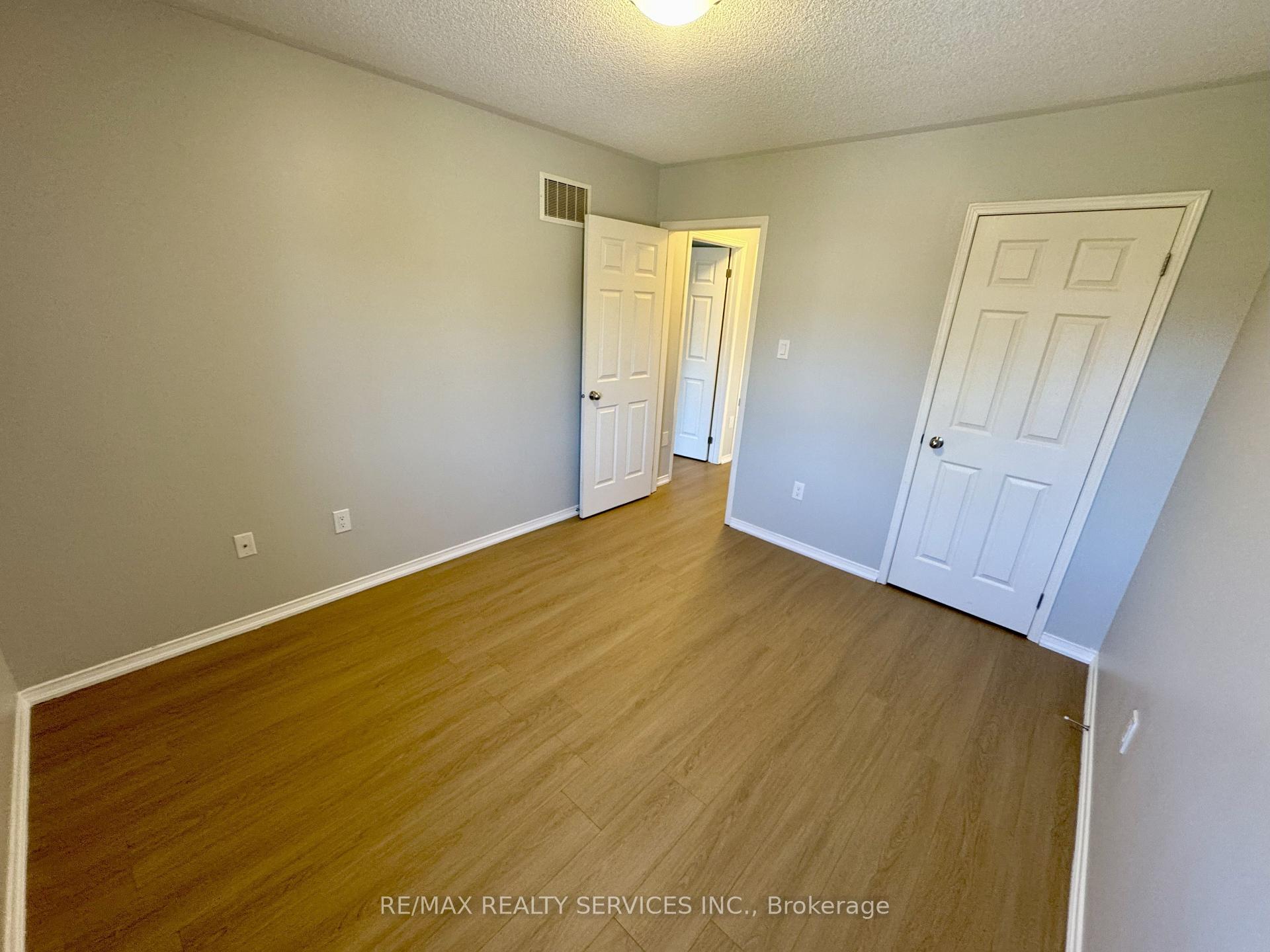 Photo 18 of 12 Sussexvale Drive, Brampton, Sandringham-Wellington — HOMEH