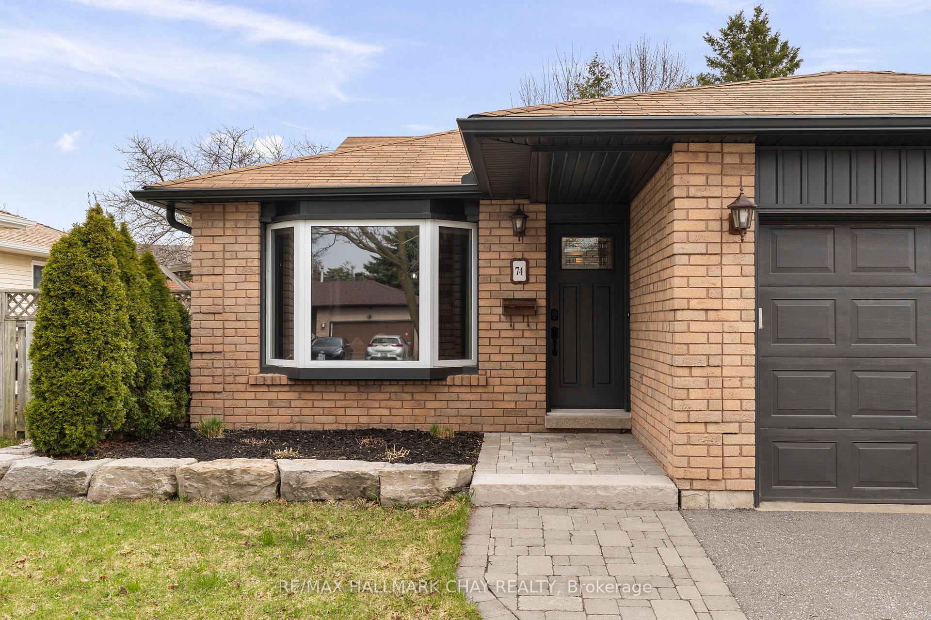 Photo 2 of 74 Bronte Crescent, Barrie, Letitia Heights — HOMEH