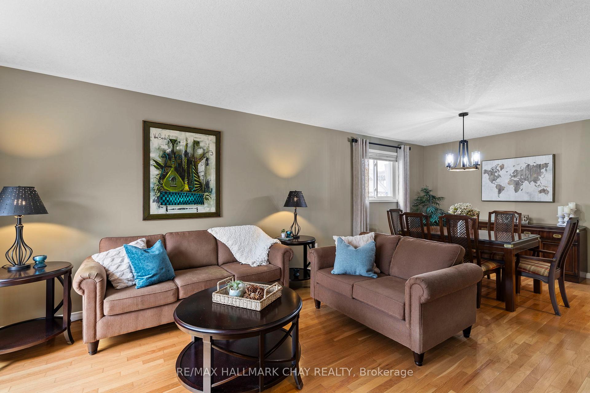 Photo 8 of 74 Bronte Crescent, Barrie, Letitia Heights — HOMEH