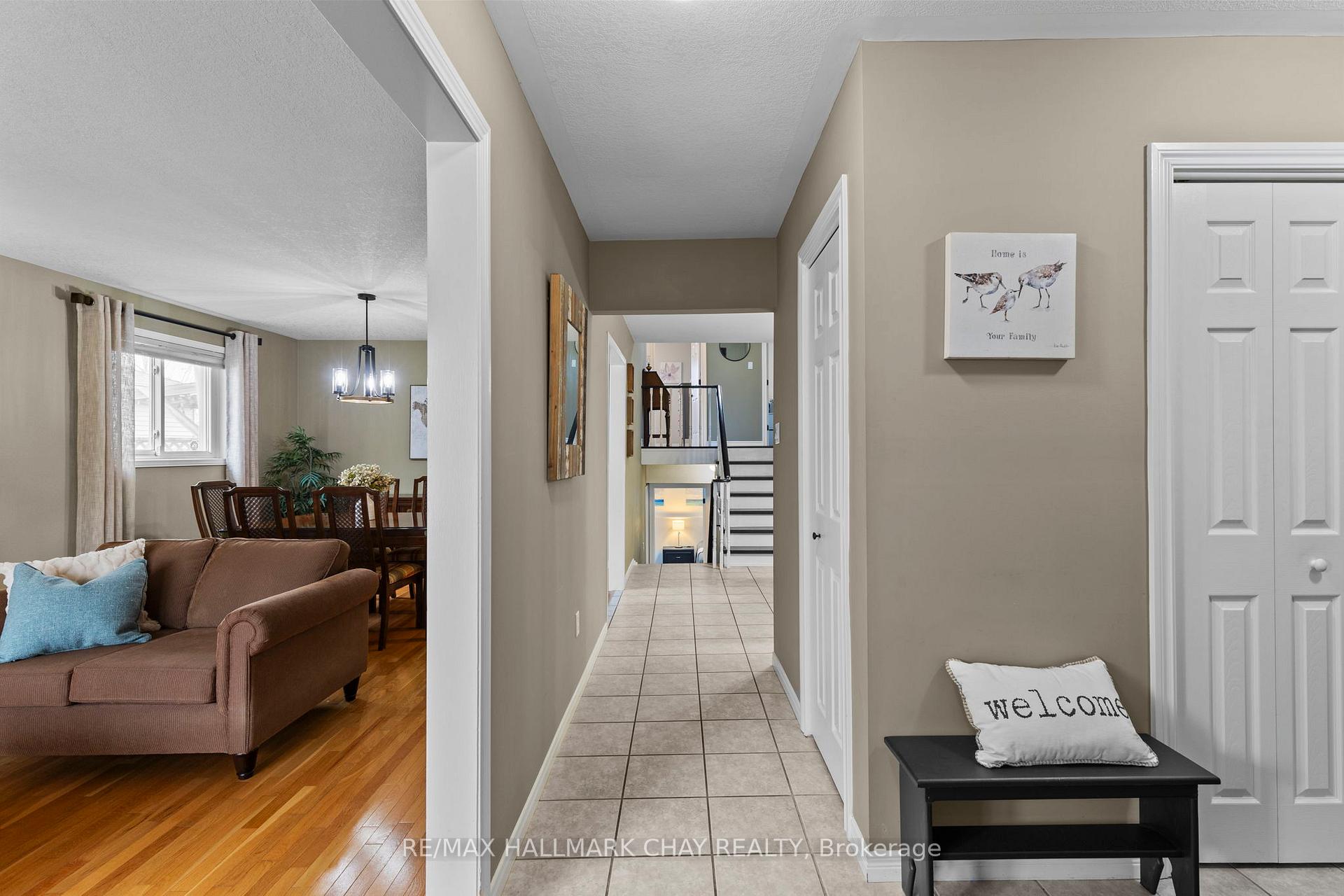 Photo 9 of 74 Bronte Crescent, Barrie, Letitia Heights — HOMEH