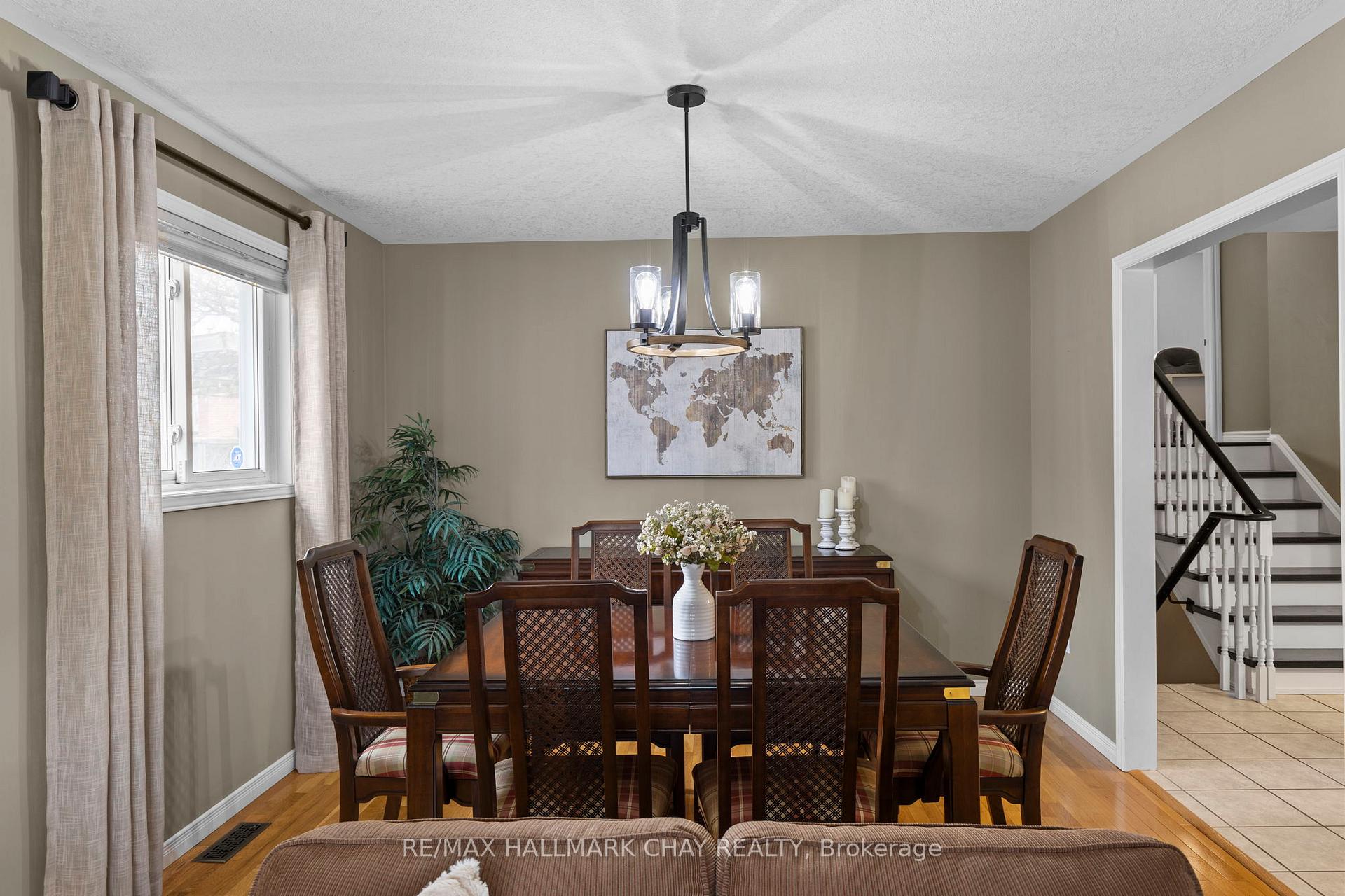 Photo 10 of 74 Bronte Crescent, Barrie, Letitia Heights — HOMEH
