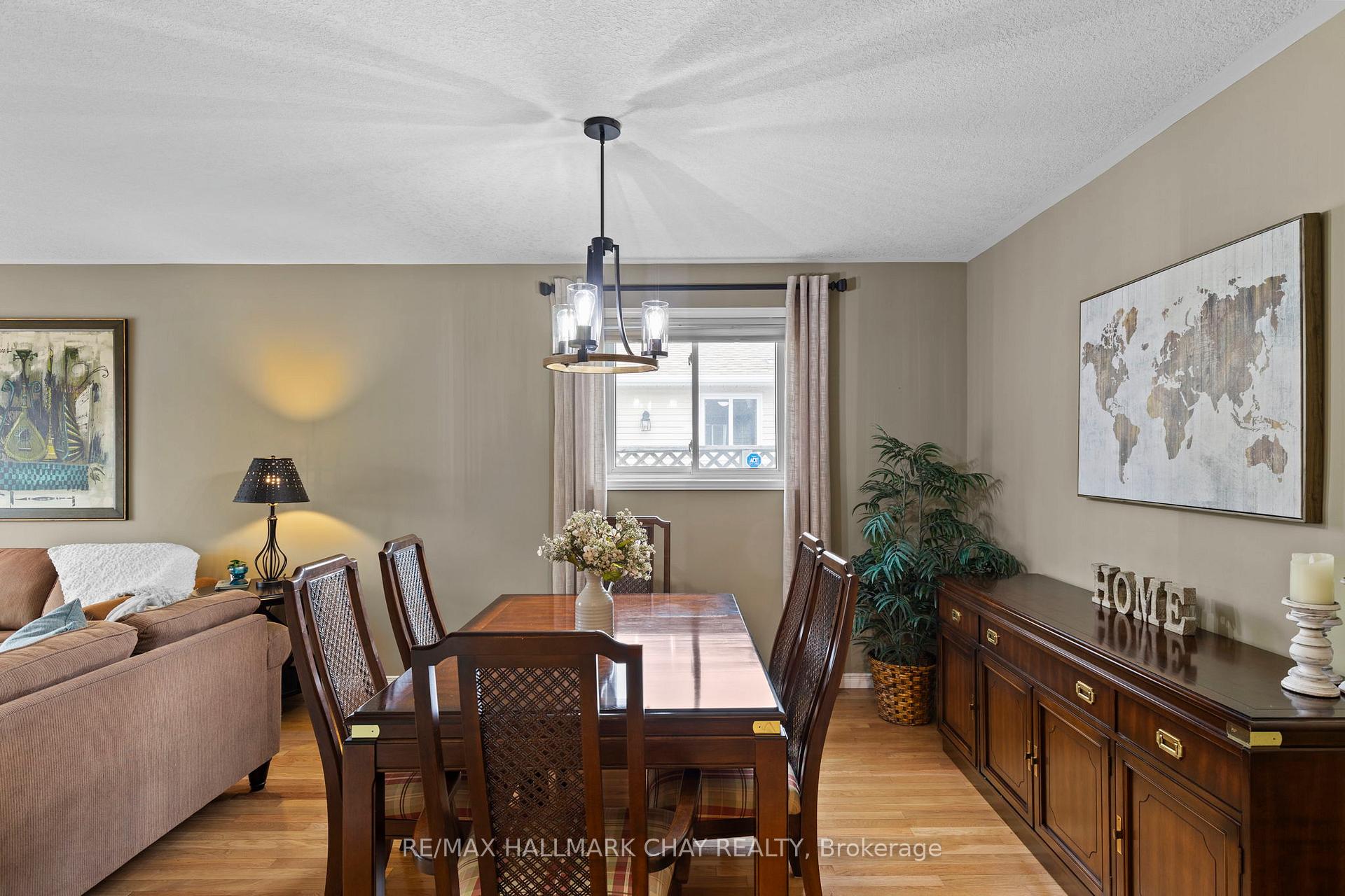 Photo 11 of 74 Bronte Crescent, Barrie, Letitia Heights — HOMEH