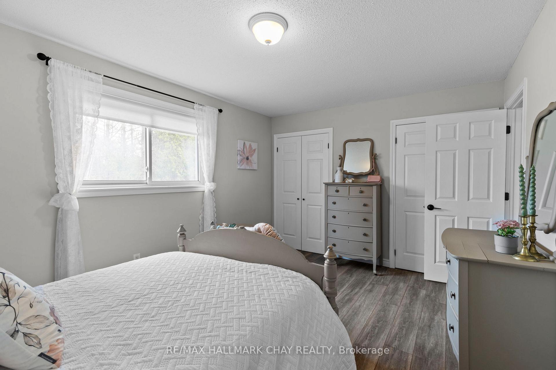 Photo 23 of 74 Bronte Crescent, Barrie, Letitia Heights — HOMEH