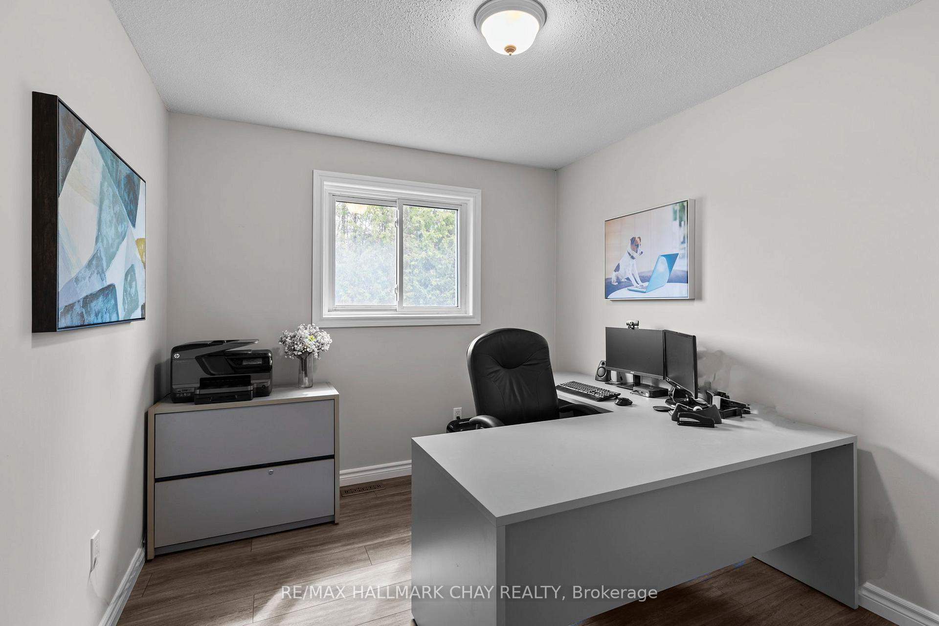 Photo 24 of 74 Bronte Crescent, Barrie, Letitia Heights — HOMEH
