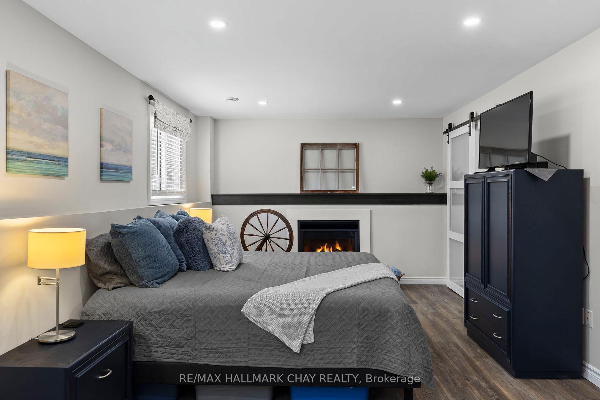 Photo 27 of 74 Bronte Crescent, Barrie, Letitia Heights — HOMEH