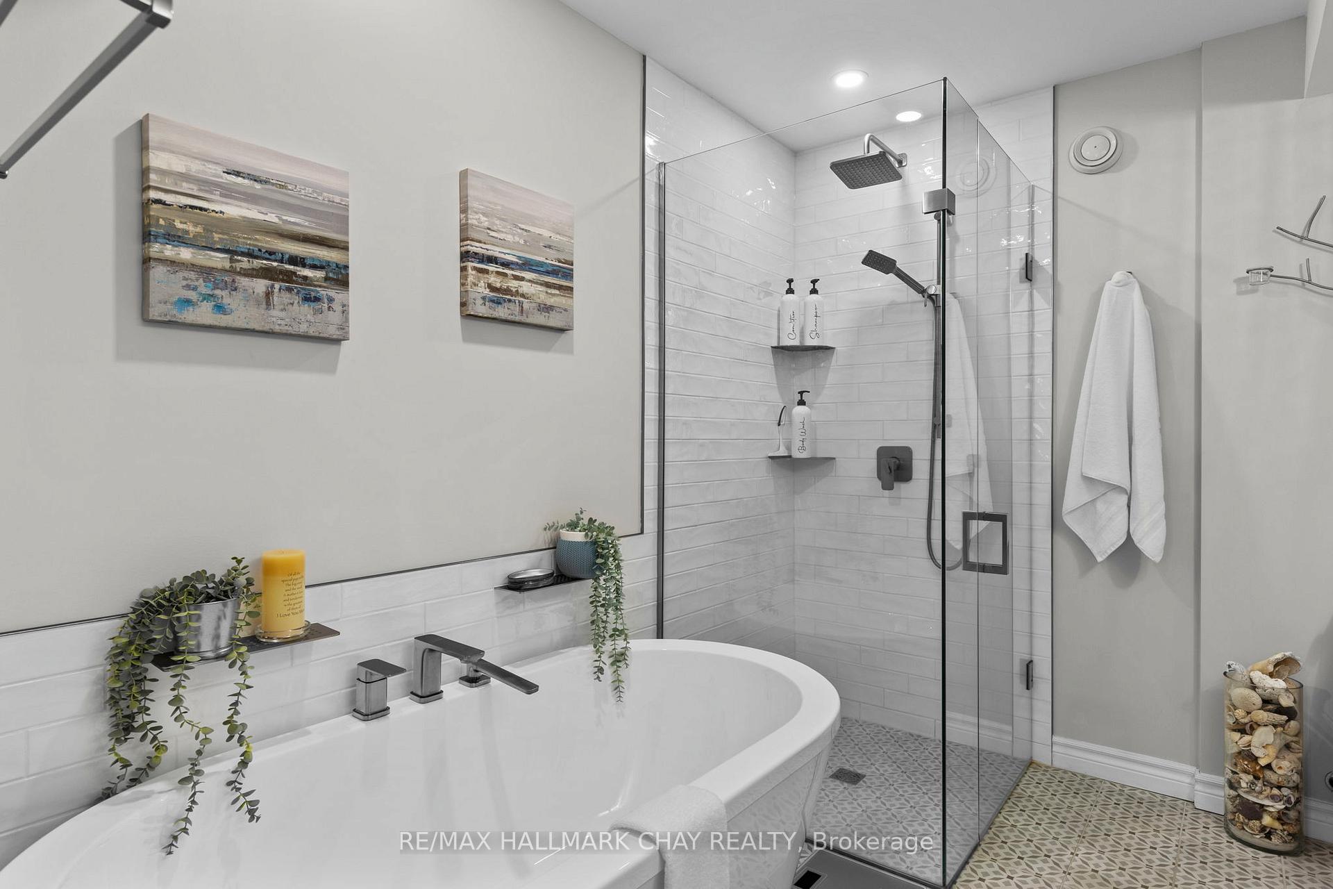 Photo 31 of 74 Bronte Crescent, Barrie, Letitia Heights — HOMEH