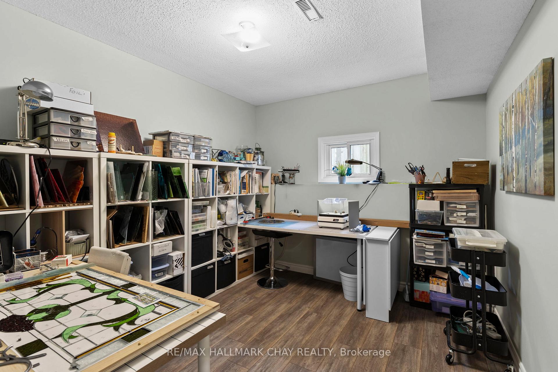 Photo 32 of 74 Bronte Crescent, Barrie, Letitia Heights — HOMEH