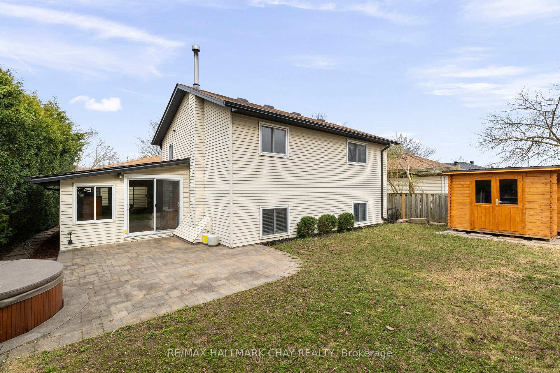 Photo 36 of 74 Bronte Crescent, Barrie, Letitia Heights — HOMEH