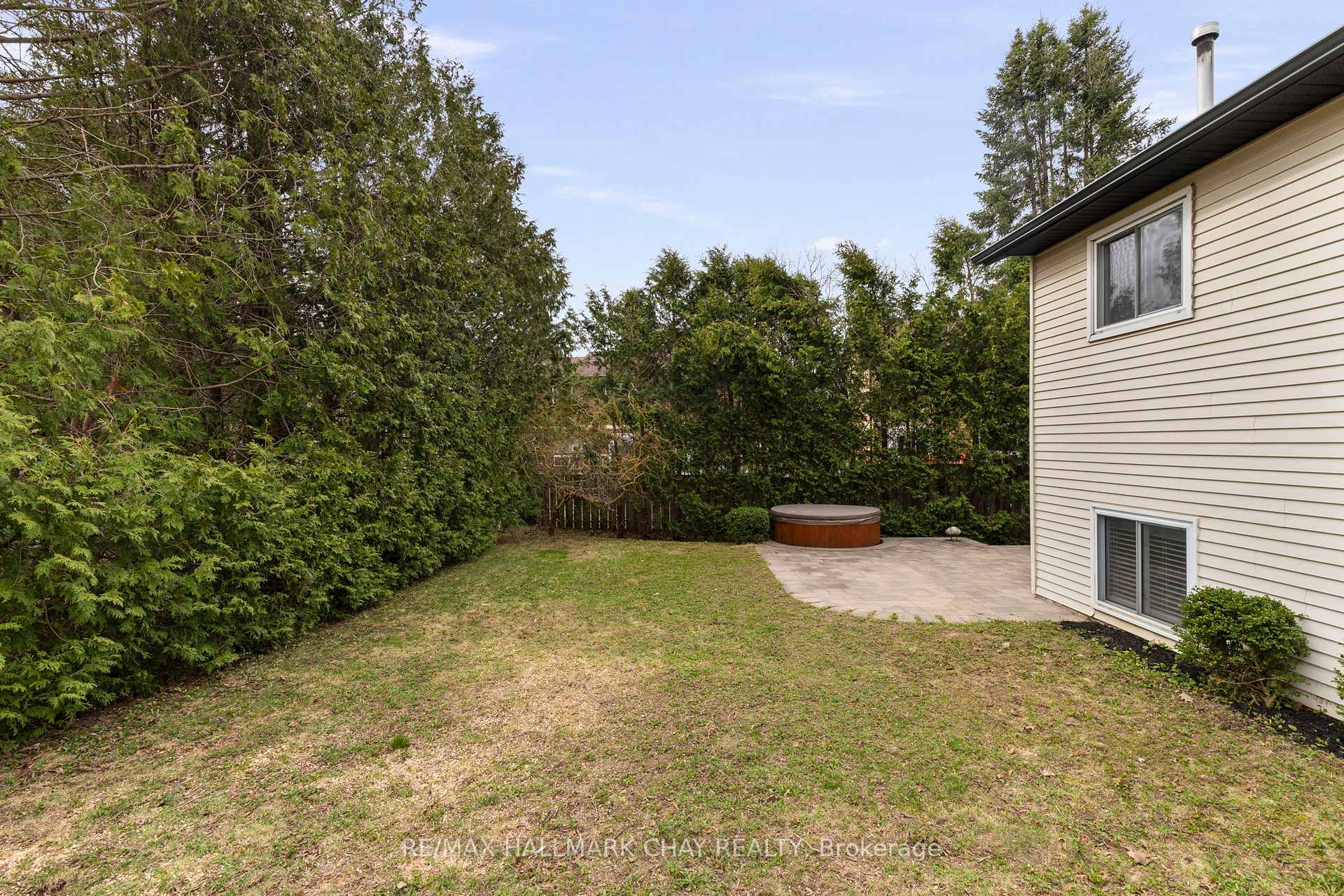 Photo 39 of 74 Bronte Crescent, Barrie, Letitia Heights — HOMEH