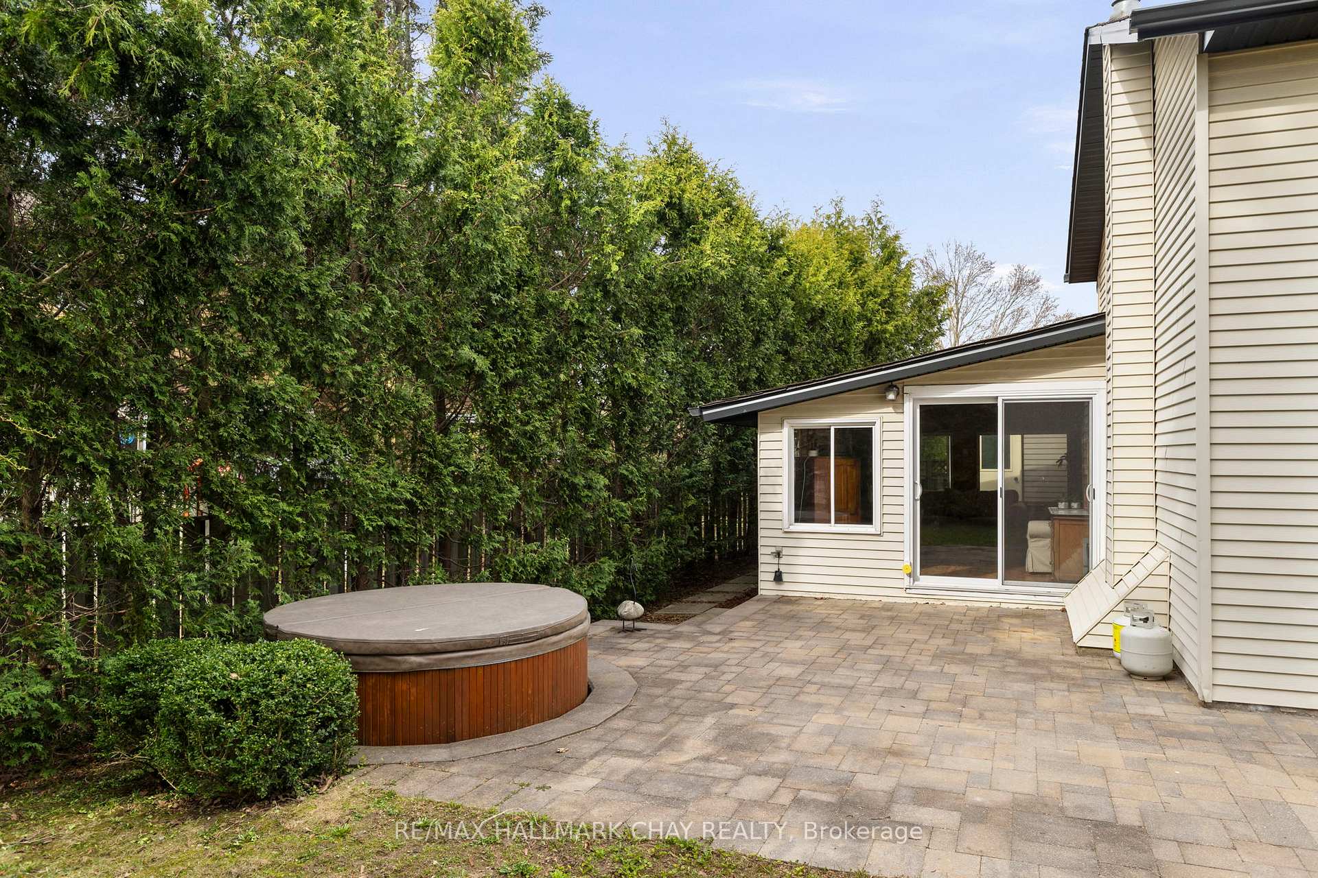 Photo 40 of 74 Bronte Crescent, Barrie, Letitia Heights — HOMEH