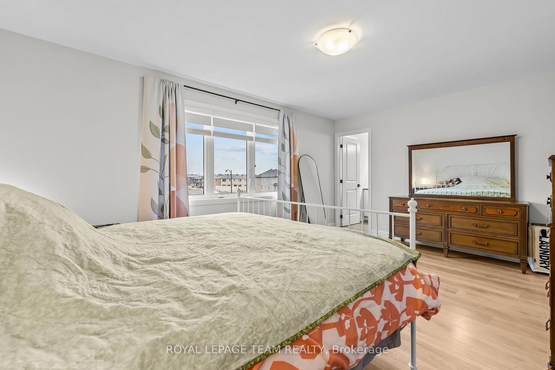 Photo 13 of 2080 Caltra Crescent, Ottawa, Barrhaven - Half Moon Bay — HOMEH