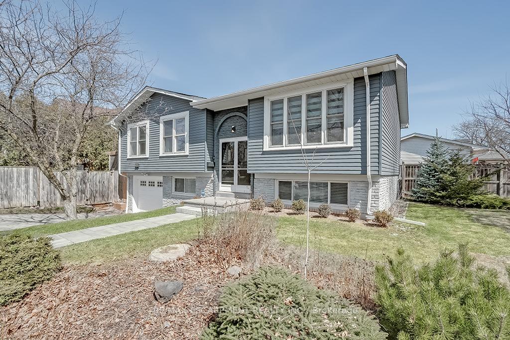 Photo 2 of 693 Inverary Road, Burlington, Shoreacres — HOMEH