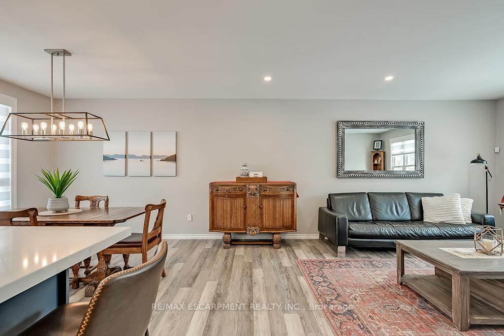 Photo 4 of 693 Inverary Road, Burlington, Shoreacres — HOMEH