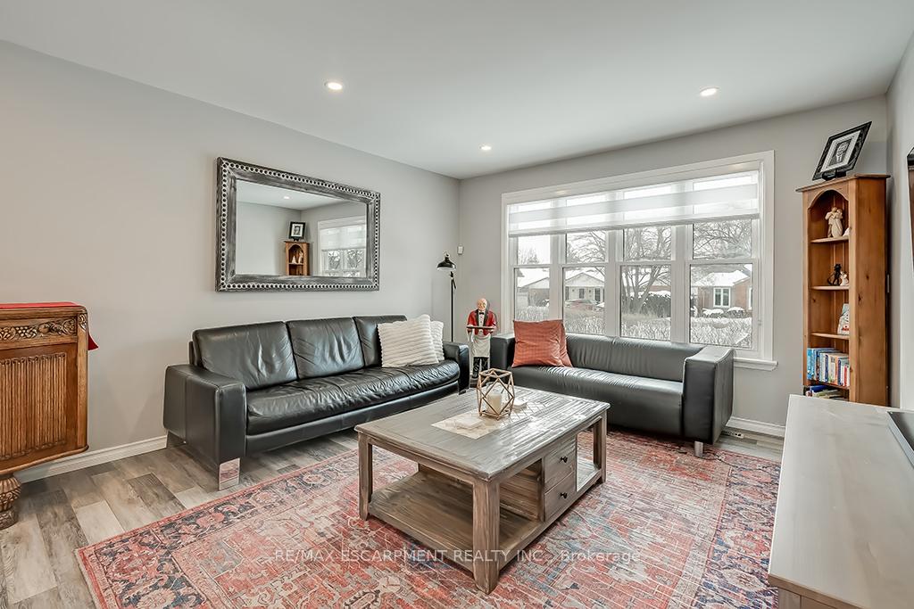 Photo 5 of 693 Inverary Road, Burlington, Shoreacres — HOMEH