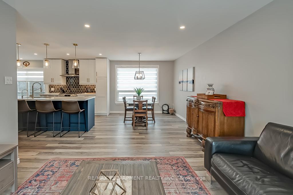Photo 8 of 693 Inverary Road, Burlington, Shoreacres — HOMEH