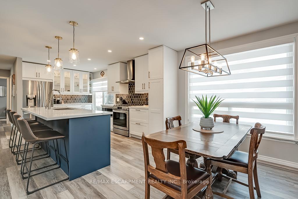 Photo 11 of 693 Inverary Road, Burlington, Shoreacres — HOMEH