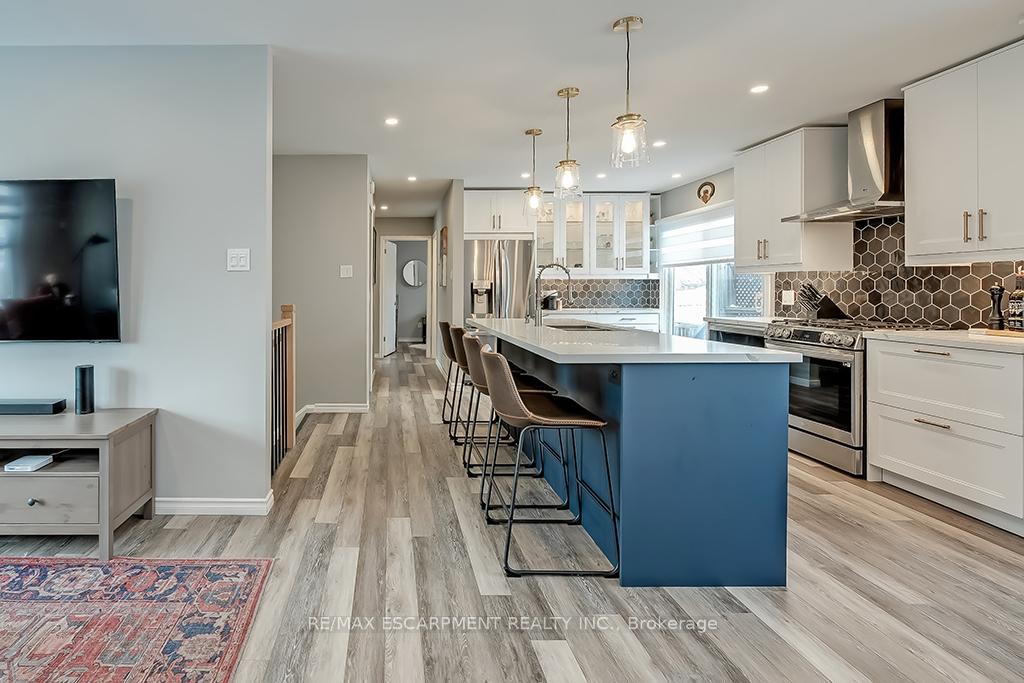 Photo 12 of 693 Inverary Road, Burlington, Shoreacres — HOMEH