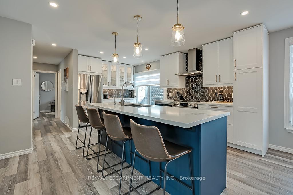 Photo 13 of 693 Inverary Road, Burlington, Shoreacres — HOMEH