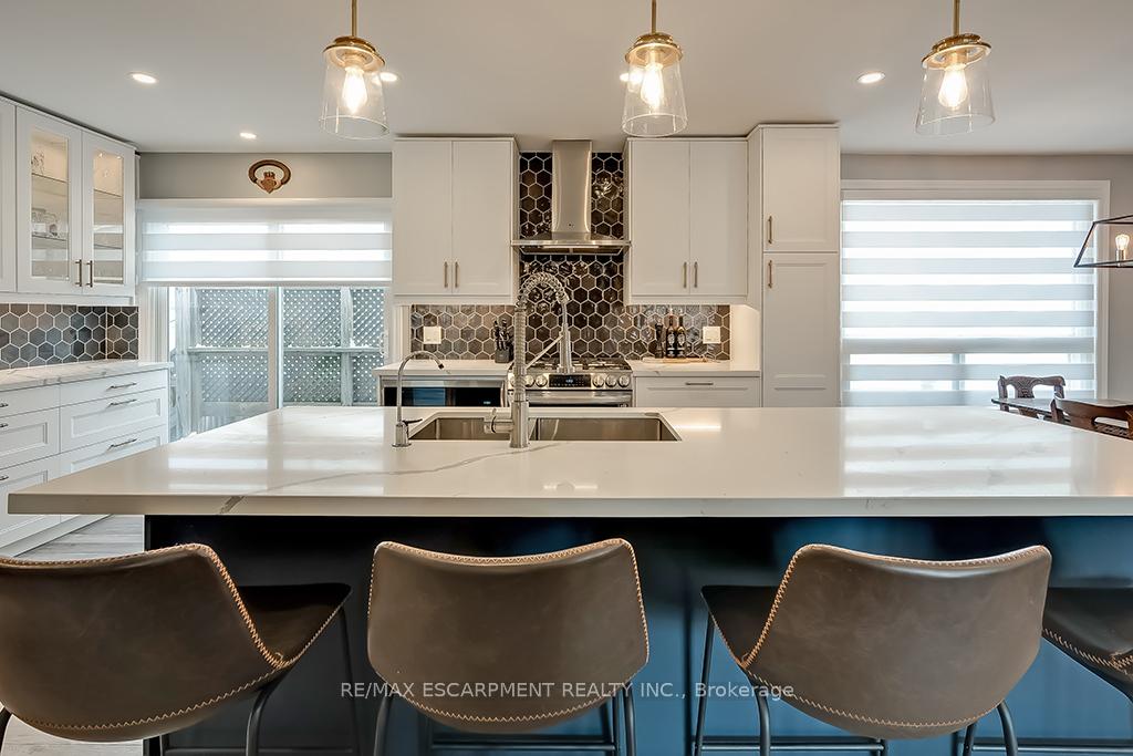 Photo 14 of 693 Inverary Road, Burlington, Shoreacres — HOMEH