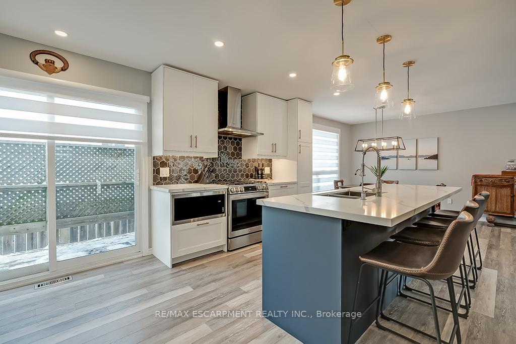 Photo 15 of 693 Inverary Road, Burlington, Shoreacres — HOMEH