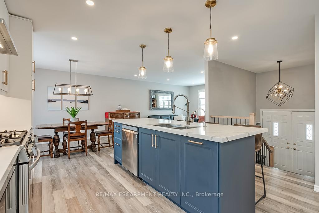 Photo 16 of 693 Inverary Road, Burlington, Shoreacres — HOMEH