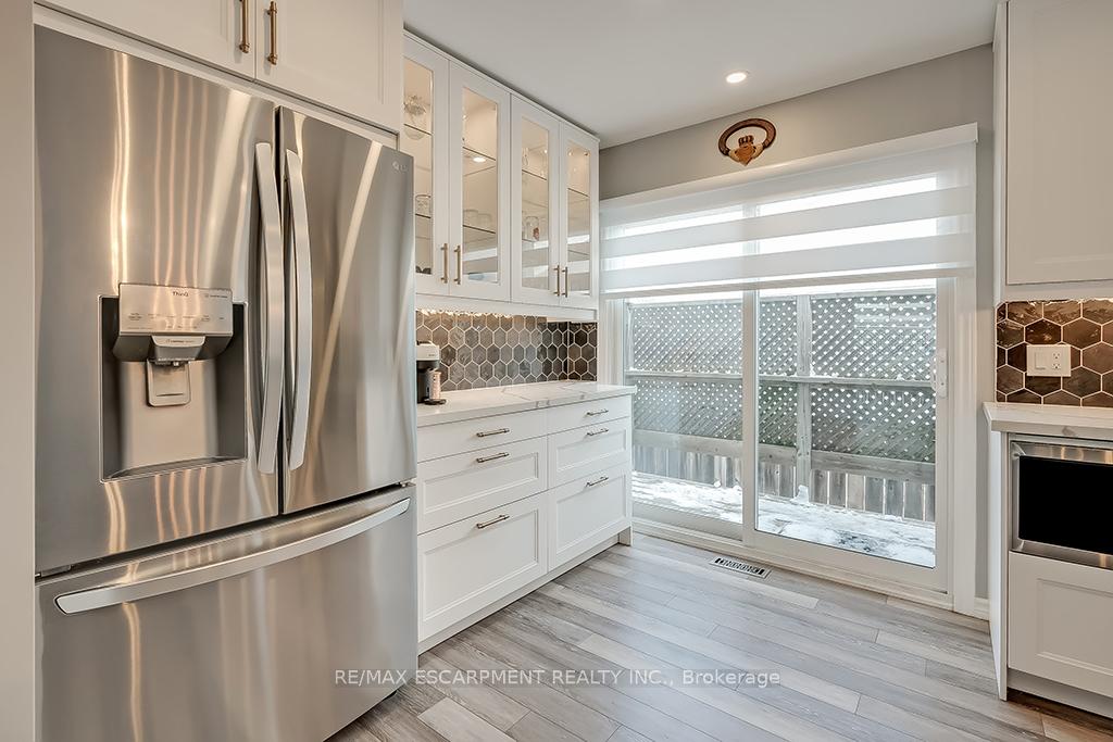 Photo 17 of 693 Inverary Road, Burlington, Shoreacres — HOMEH