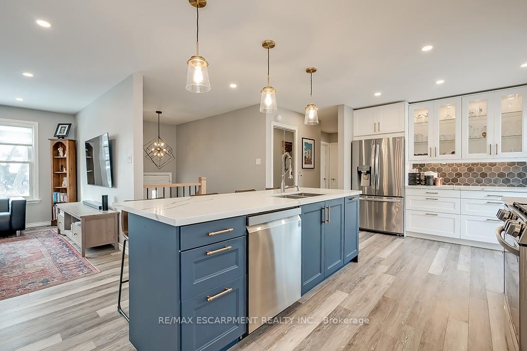 Photo 19 of 693 Inverary Road, Burlington, Shoreacres — HOMEH