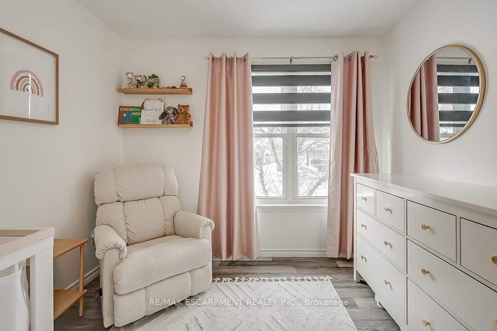 Photo 25 of 693 Inverary Road, Burlington, Shoreacres — HOMEH