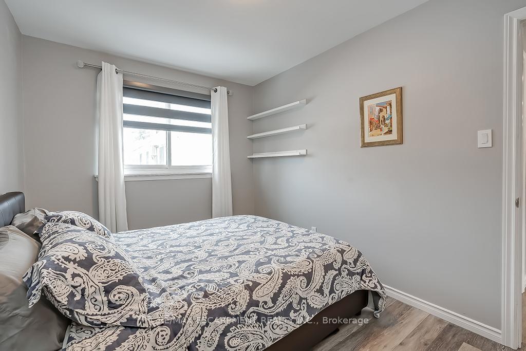 Photo 27 of 693 Inverary Road, Burlington, Shoreacres — HOMEH