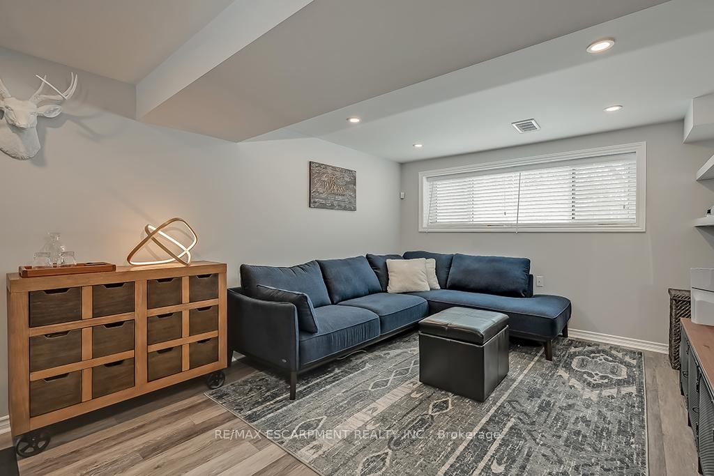 Photo 30 of 693 Inverary Road, Burlington, Shoreacres — HOMEH