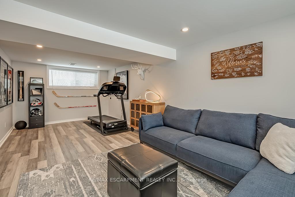 Photo 31 of 693 Inverary Road, Burlington, Shoreacres — HOMEH