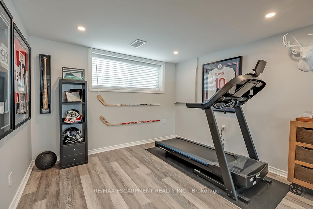 Photo 32 of 693 Inverary Road, Burlington, Shoreacres — HOMEH