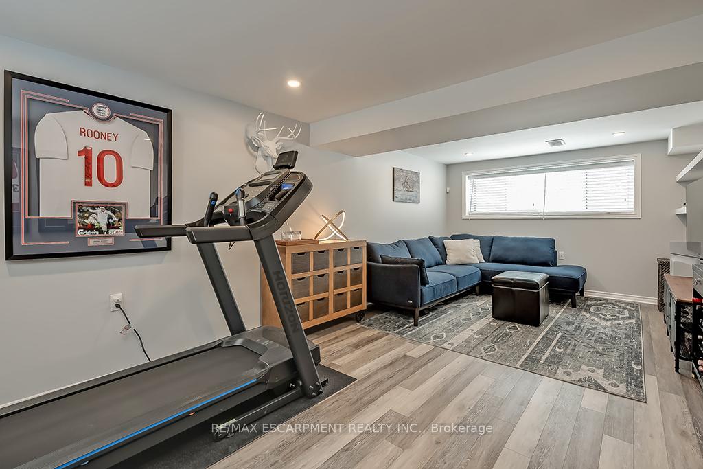 Photo 33 of 693 Inverary Road, Burlington, Shoreacres — HOMEH