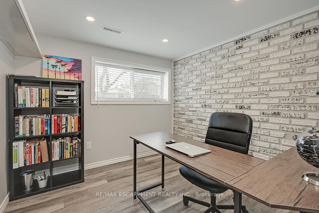 Photo 35 of 693 Inverary Road, Burlington, Shoreacres — HOMEH