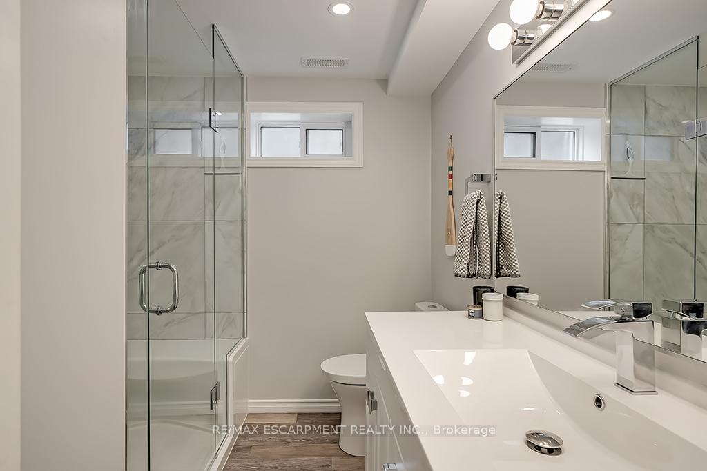 Photo 38 of 693 Inverary Road, Burlington, Shoreacres — HOMEH
