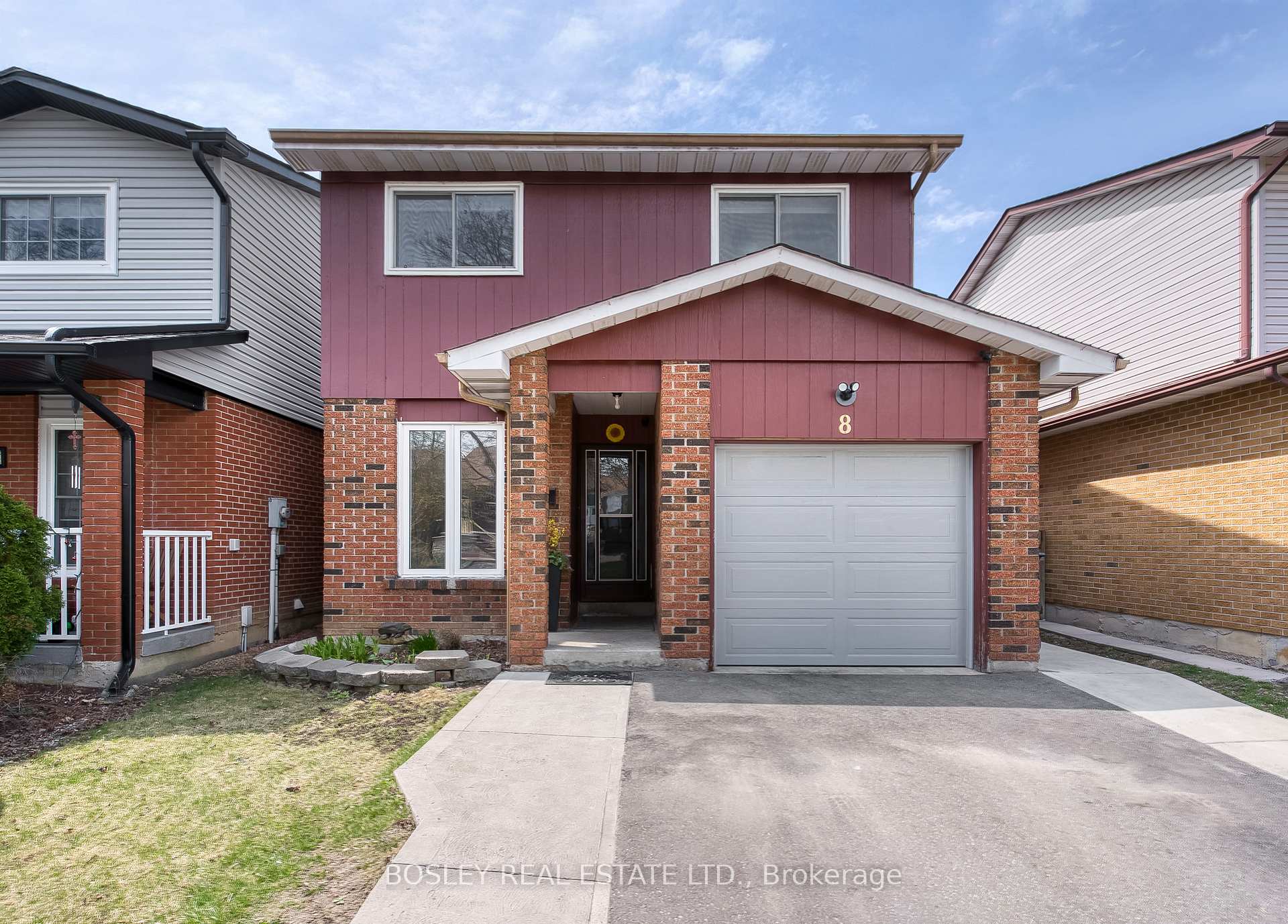 Photo 2 of 8 Thorsby Court, Brampton, Brampton North — HOMEH