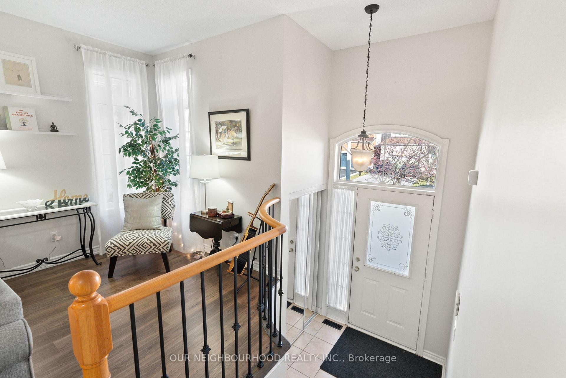 Photo 3 of 1656 Whitestone Drive, Oshawa, Samac — HOMEH