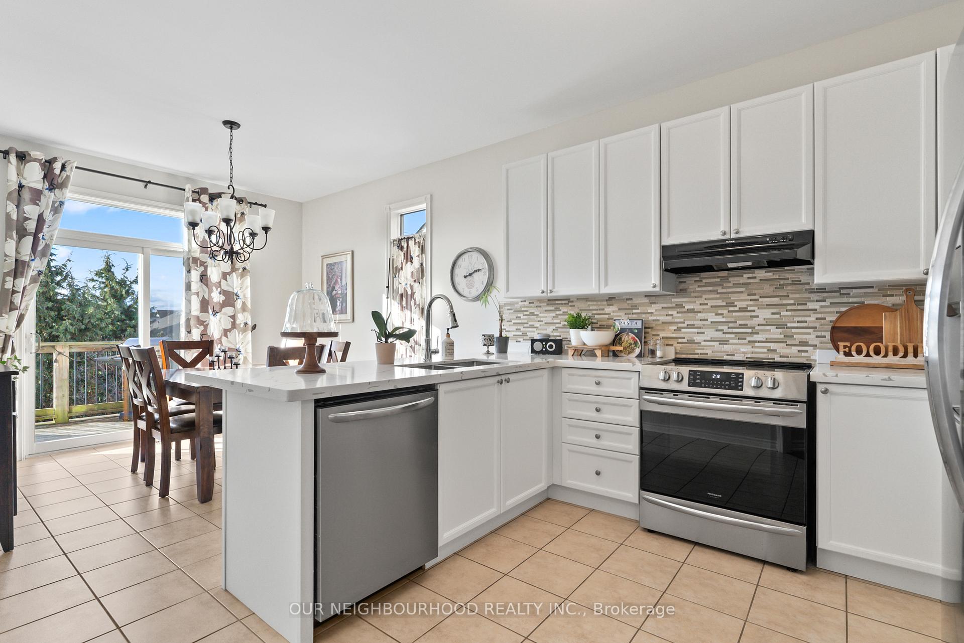 Photo 7 of 1656 Whitestone Drive, Oshawa, Samac — HOMEH