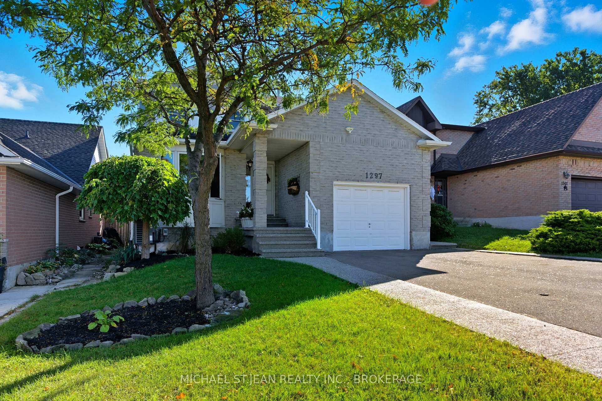 Photo 2 of 1297 Upper Sherman Avenue, Hamilton, Randall — HOMEH