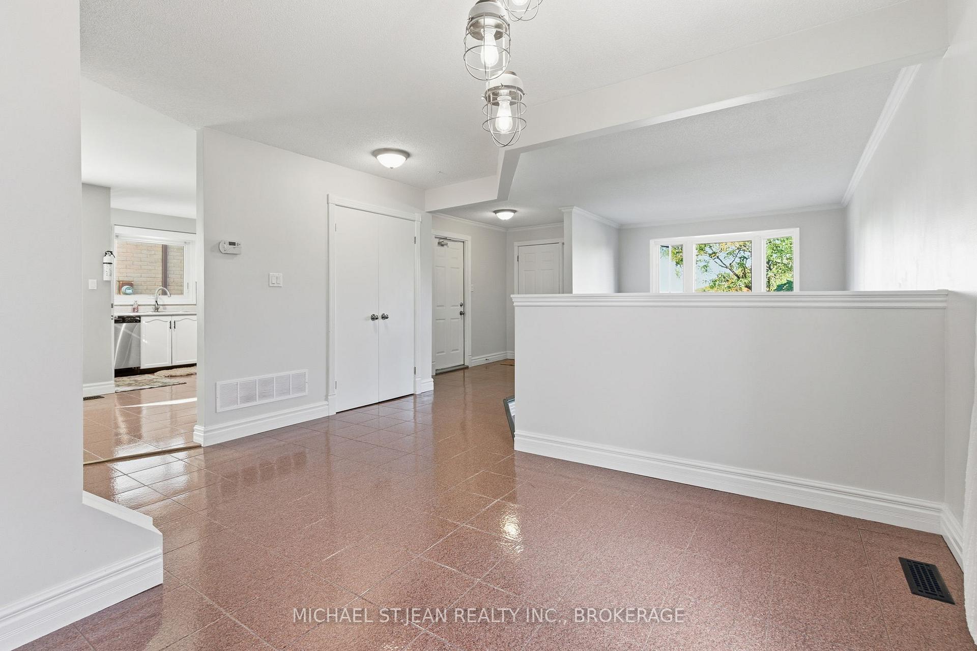 Photo 10 of 1297 Upper Sherman Avenue, Hamilton, Randall — HOMEH