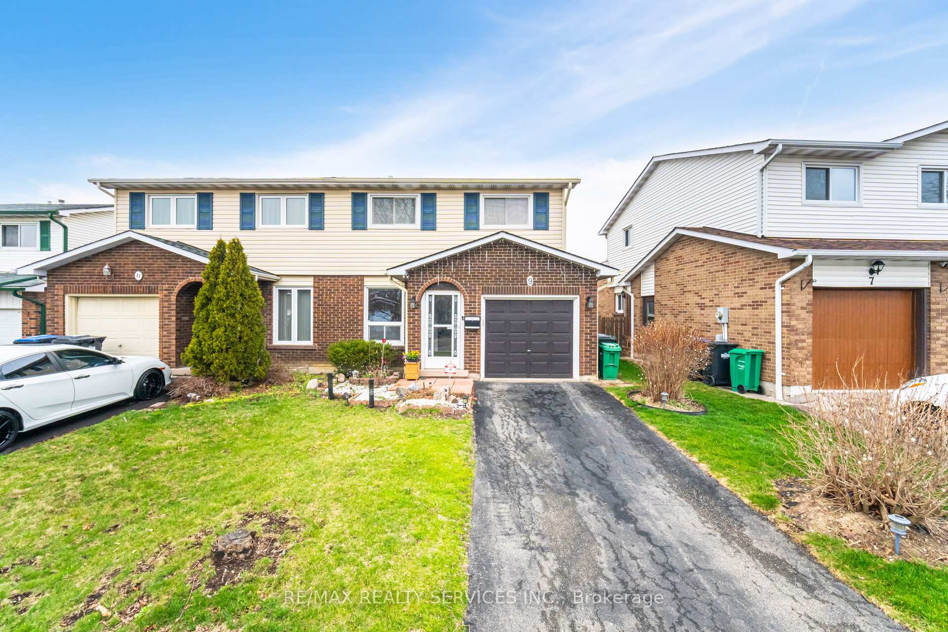Photo 1 of 9 Pluto Drive, Brampton, Madoc — HOMEH