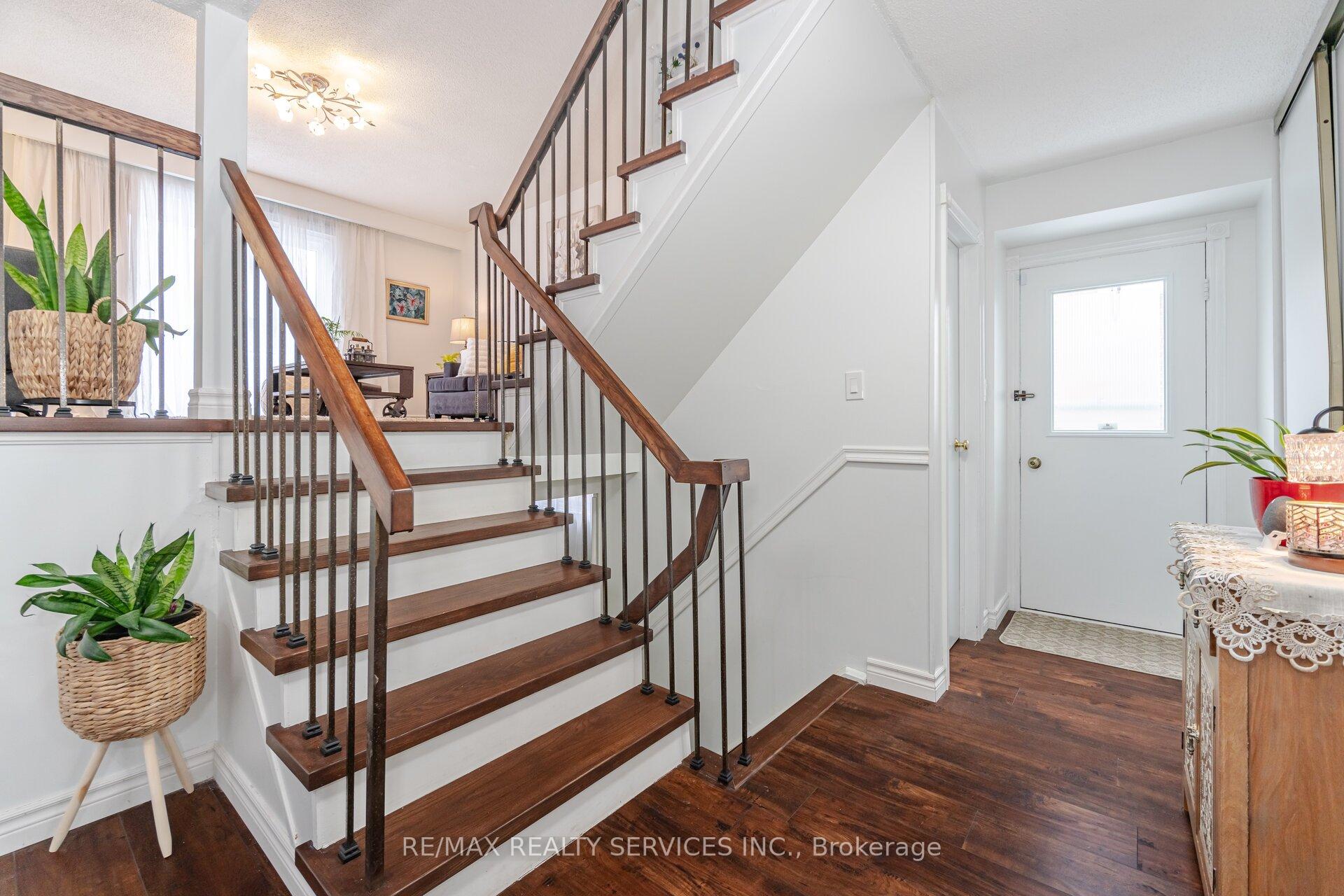 Photo 4 of 9 Pluto Drive, Brampton, Madoc — HOMEH